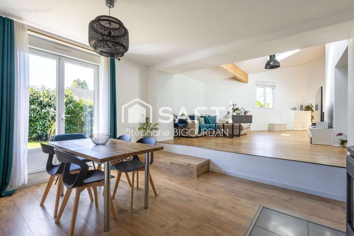 Photo 2 - Maison à ECOLE-VALENTIN