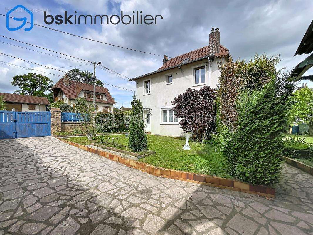 Maison à SAINT-ETIENNE-DU-ROUVRAY