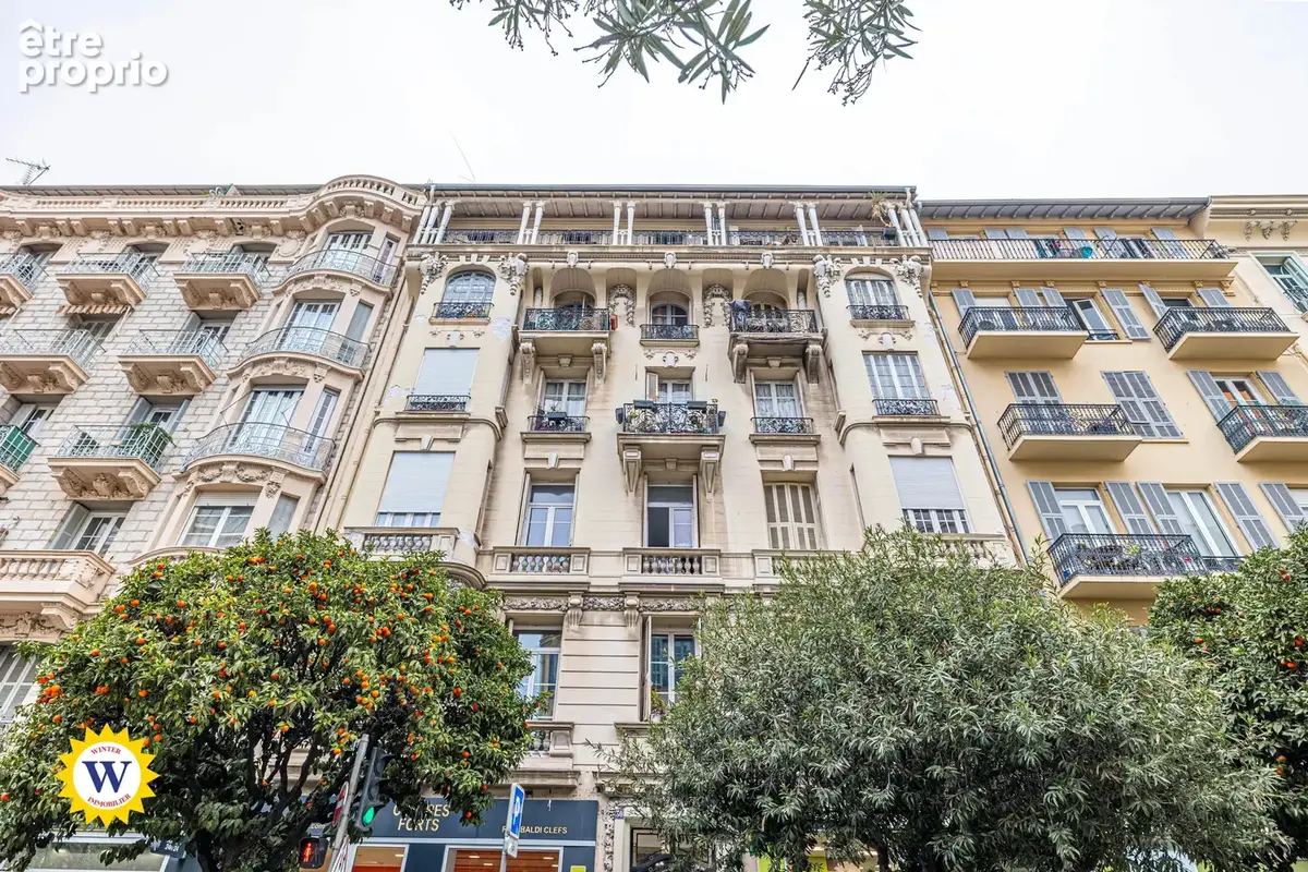 Appartement familial avec terrasse à rénover, proche gare et tram - photo 12