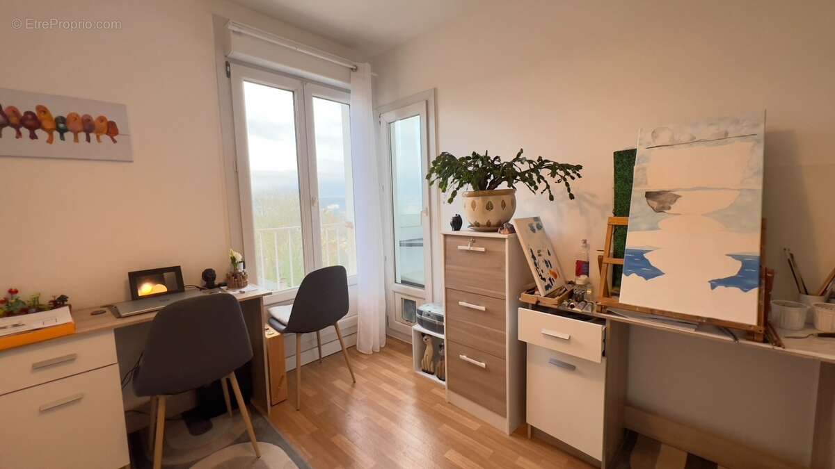QUIMPER-Sud, rue du Léon (Quartier Prat-Maria), appartement de type T5 modifié en T4 de plus de 83 m² habitable, situé au 7ème é - photo 16