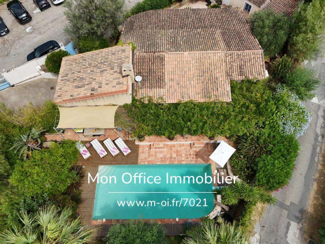 Référence : 7021-les. - villa provençale avec jardin et garages dans les hauteurs de grimaud - photo 3