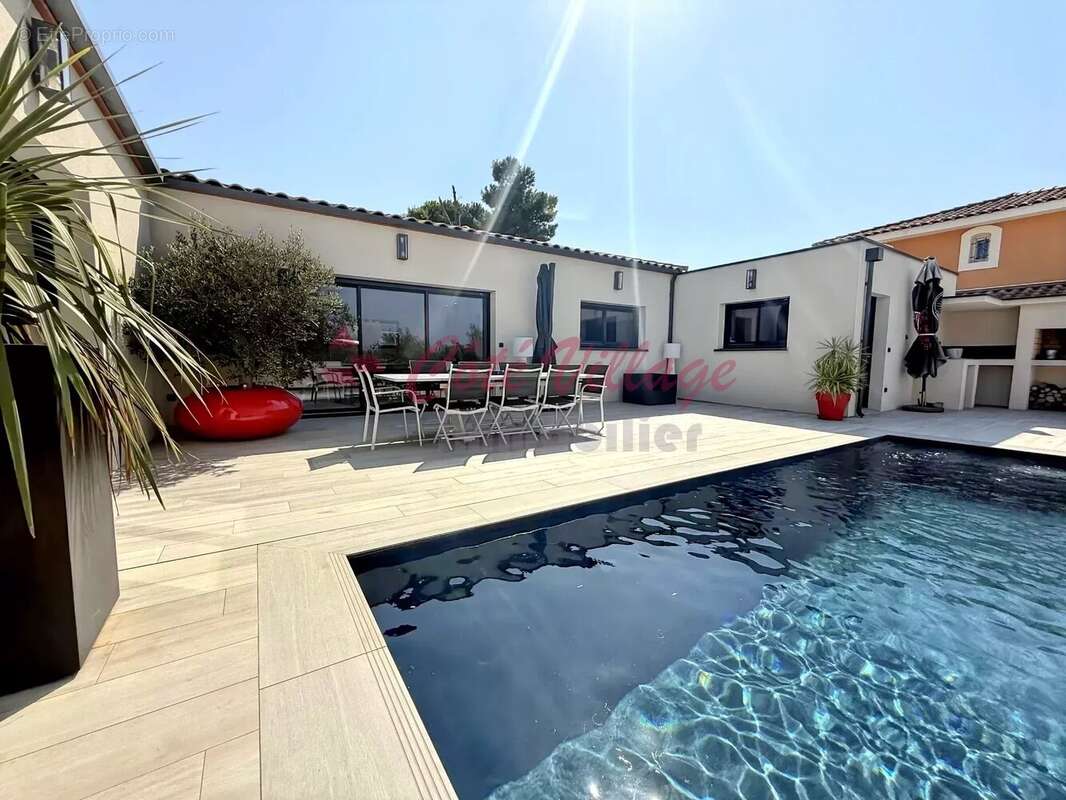 Superbe maison de plain-pied avec vue dégagée , piscine et garage - photo 17