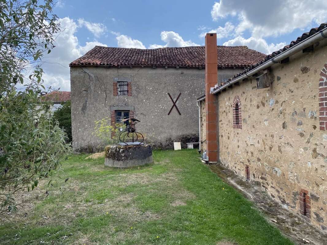Maison à SAINT-MARTIAL-SUR-ISOP