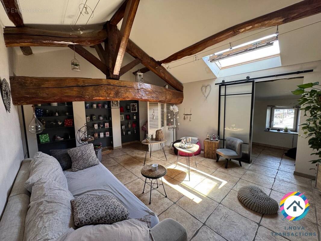 Appartement à JASSANS-RIOTTIER