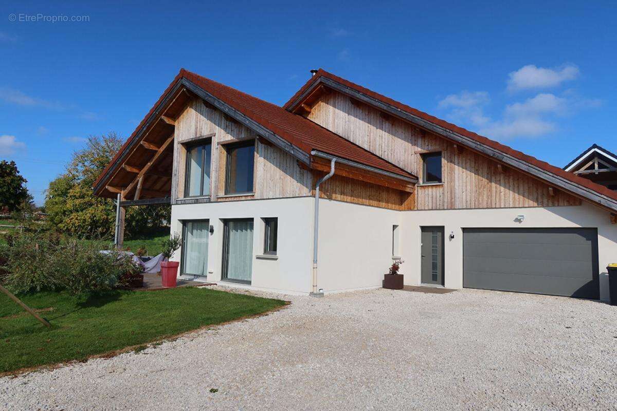 Maison à PONTARLIER