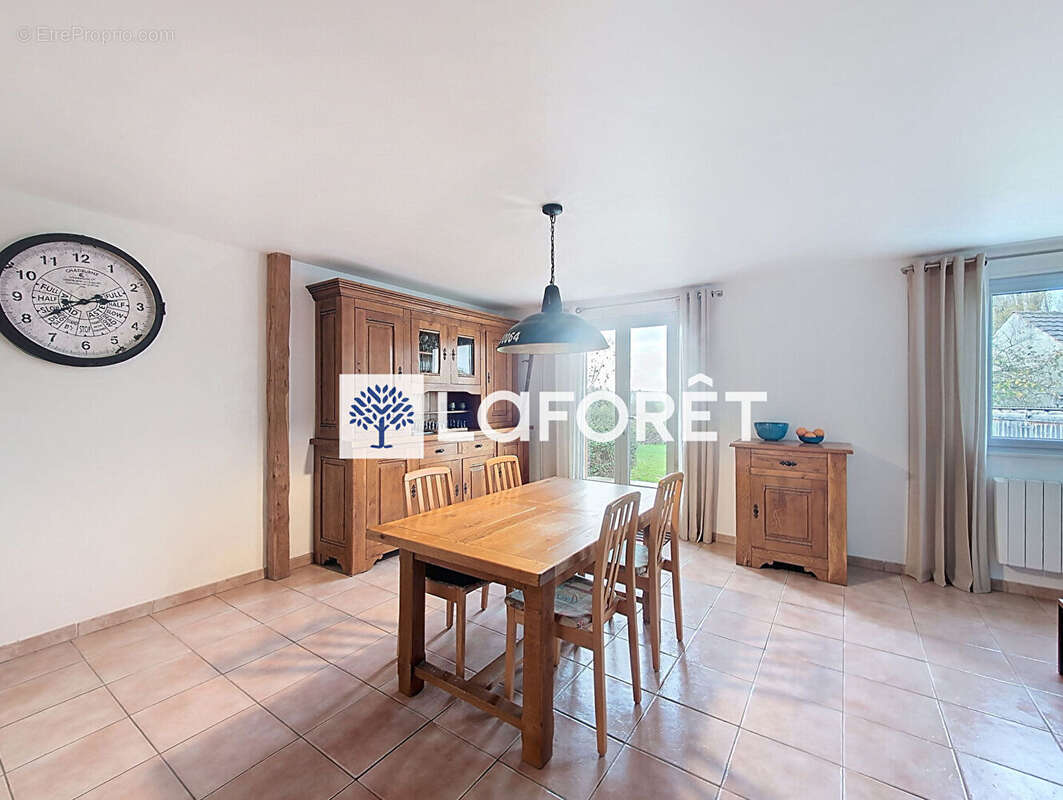 Maison à JOUY-LE-CHATEL