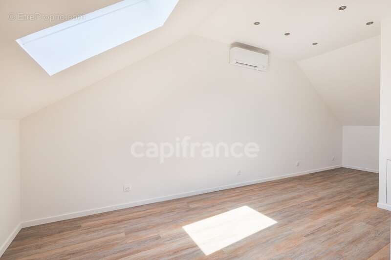 À vendre à Sainte-Geneviève-des-Bois, maison climatisée :    de 123 m², 5 chambres, véranda, garage, sans travaux et parfaitemen - photo 16