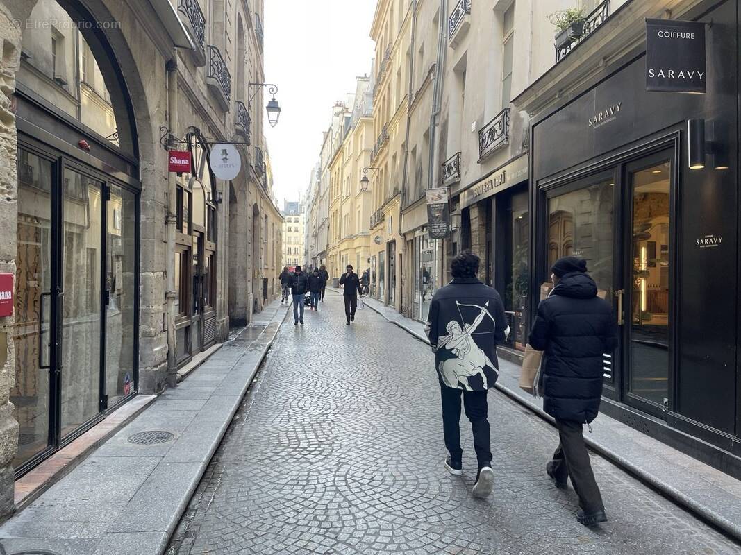 Autre à PARIS-2E