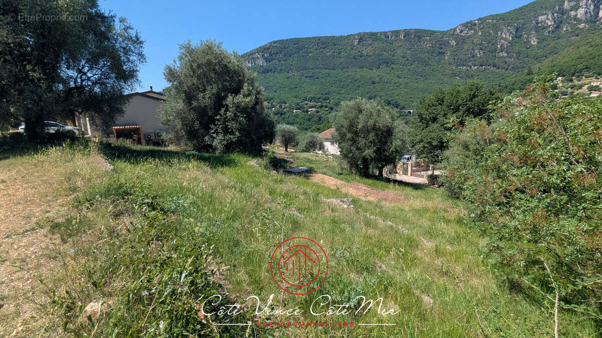 Terrain à TOURRETTES-SUR-LOUP