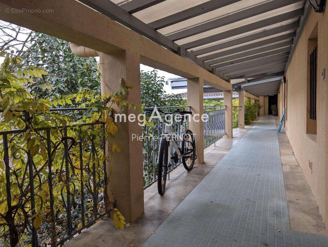 Appartement t2 bis mezzanine libre à 400 mètres du métro minimes - photo 8