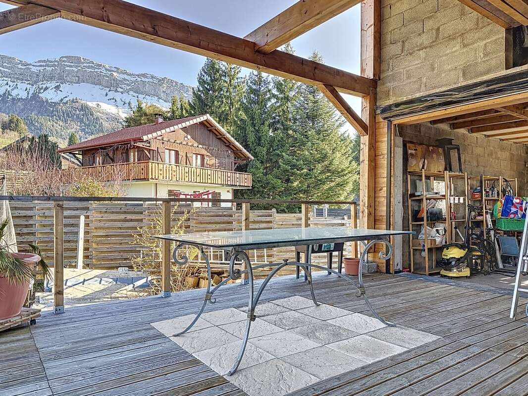 Terrain à LA ROCHE-SUR-FORON