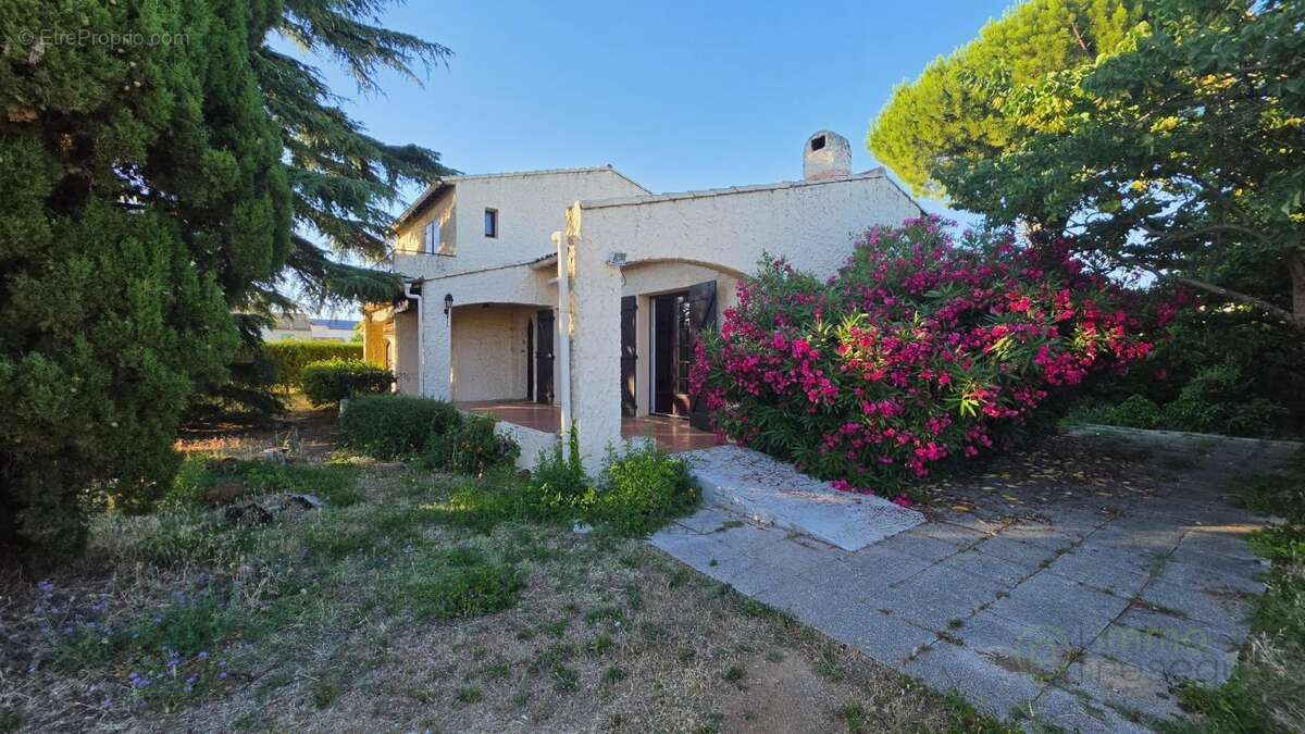 Maison à MAUGUIO