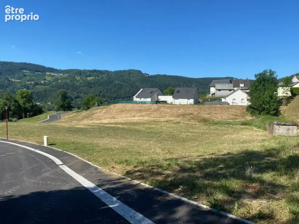 Terrain à CONDAT