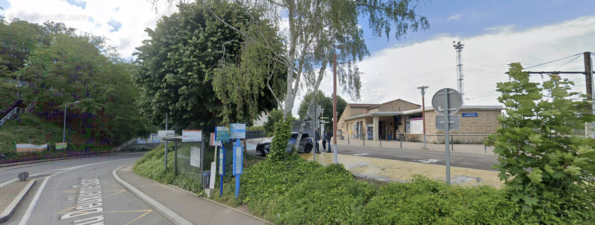 Parking à SAINT-GERMAIN-AU-MONT-D&#039;OR