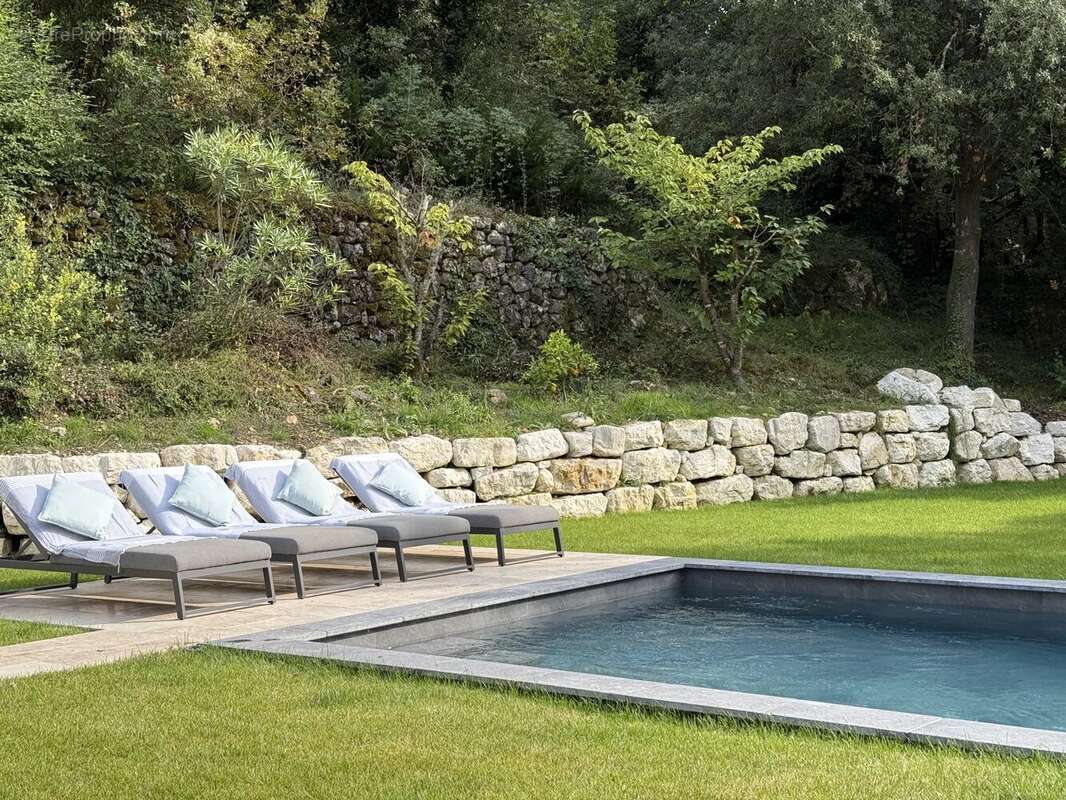 VENDU Domaine Les Hauts de Saint Paul - Villa provençale, 5 chambres, piscine. - photo 8