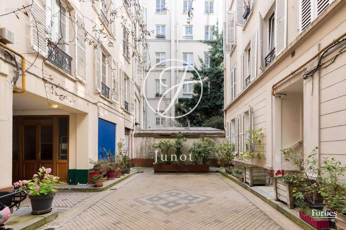 Paris 9e - SAINT-GEORGES - Appartement - 117,68m² Carrez - 6 pièces - Charme de l'ancien - photo 20