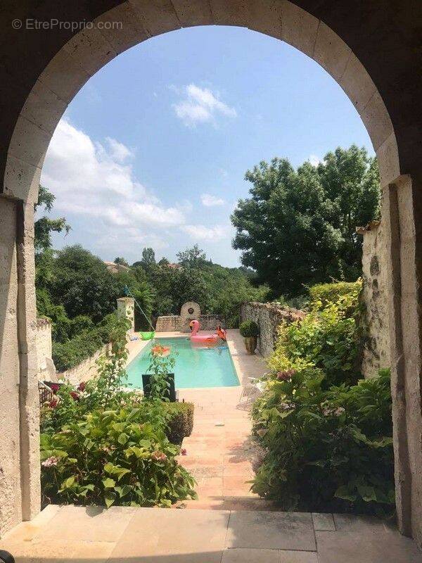 Maison à CASTELNAU-MONTRATIER