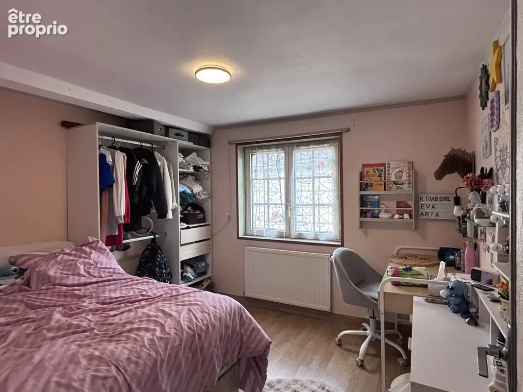 Agréable maison de ville avec 5 chambres confortables, jardin et grand garage. - photo 13