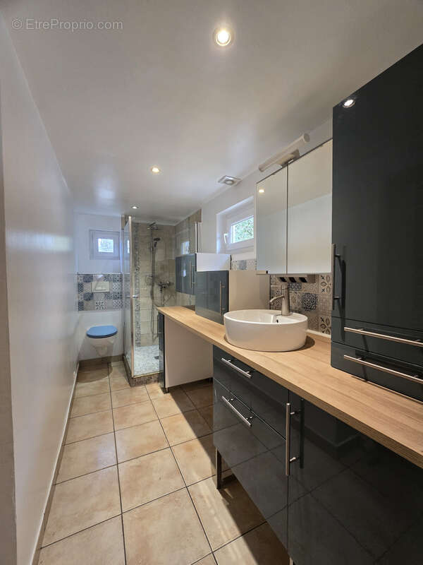 Maison à ENTRAIGUES-SUR-LA-SORGUE