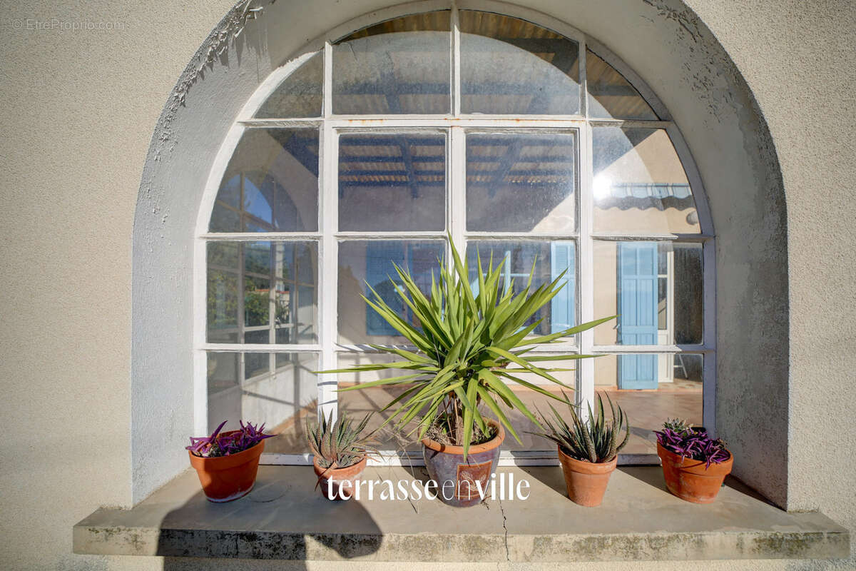 Appartement à CEYRESTE