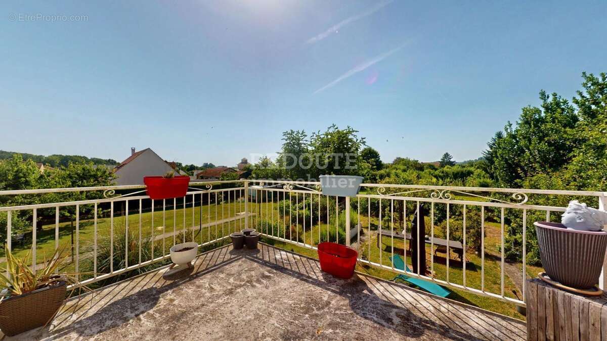 Maison à VAILLY-SUR-AISNE