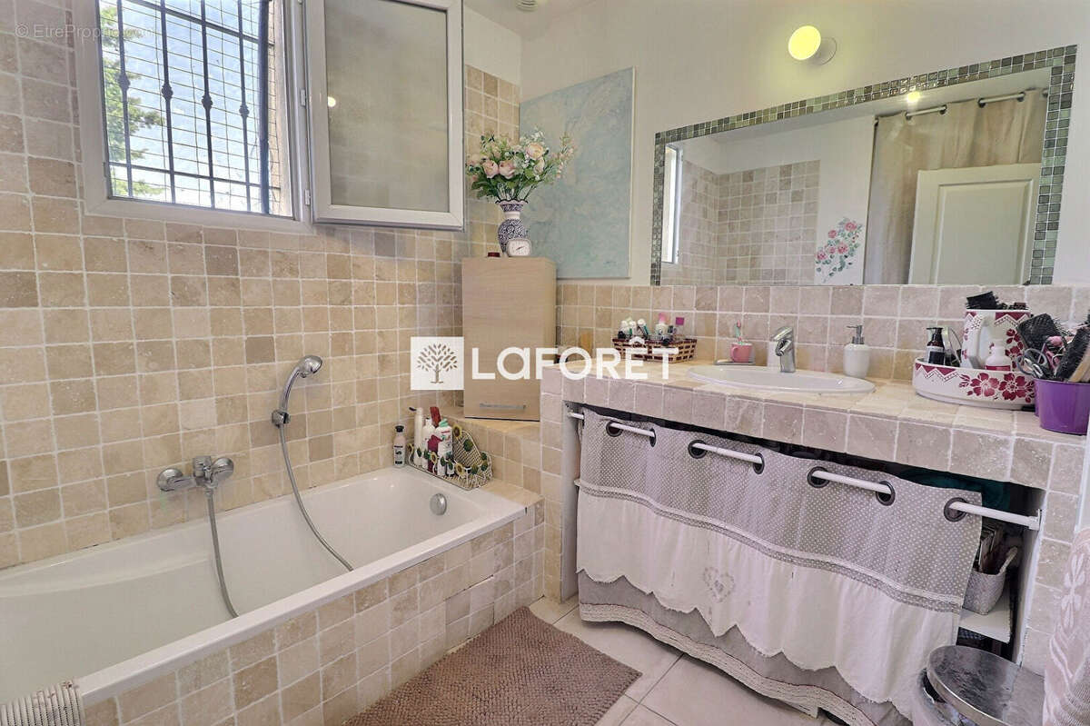 Maison Cuers 4 pièce(s) 115 m2 - photo 8