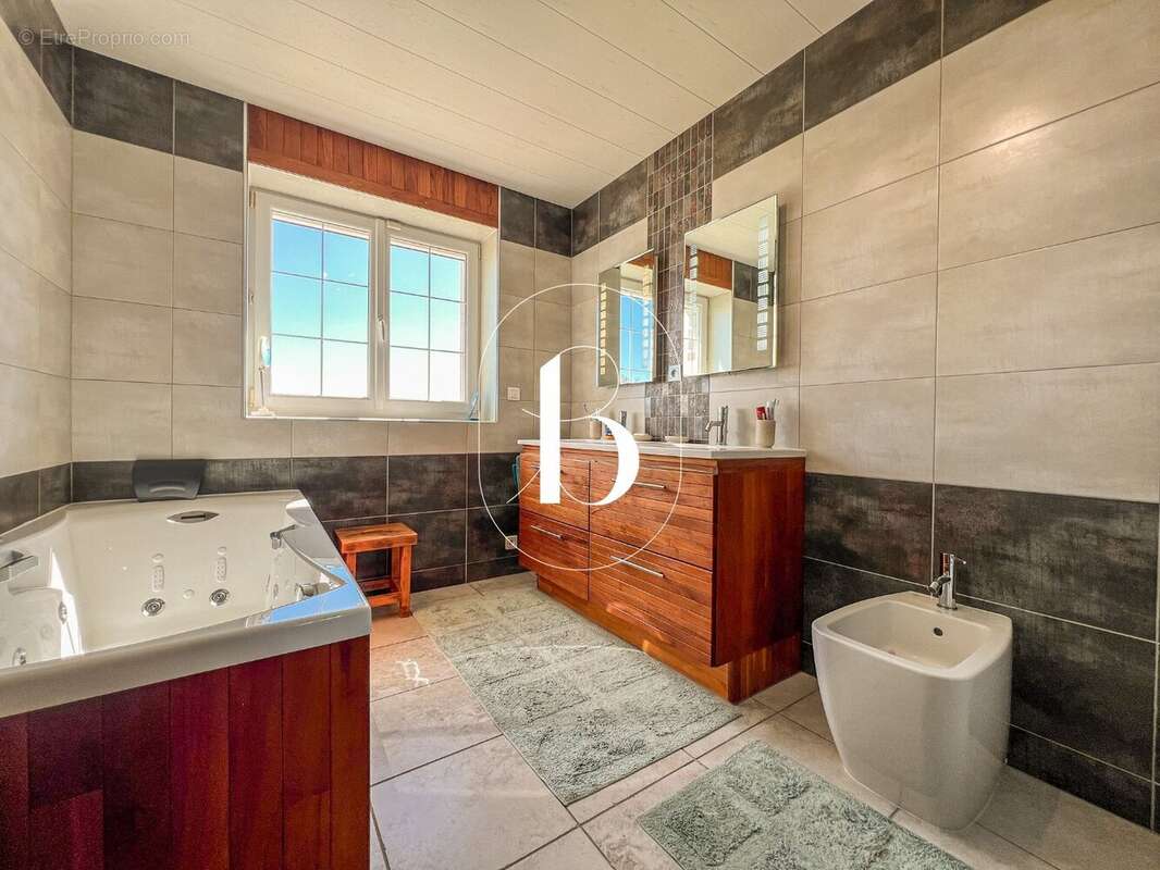 Maison à ORGNAC-L&#039;AVEN