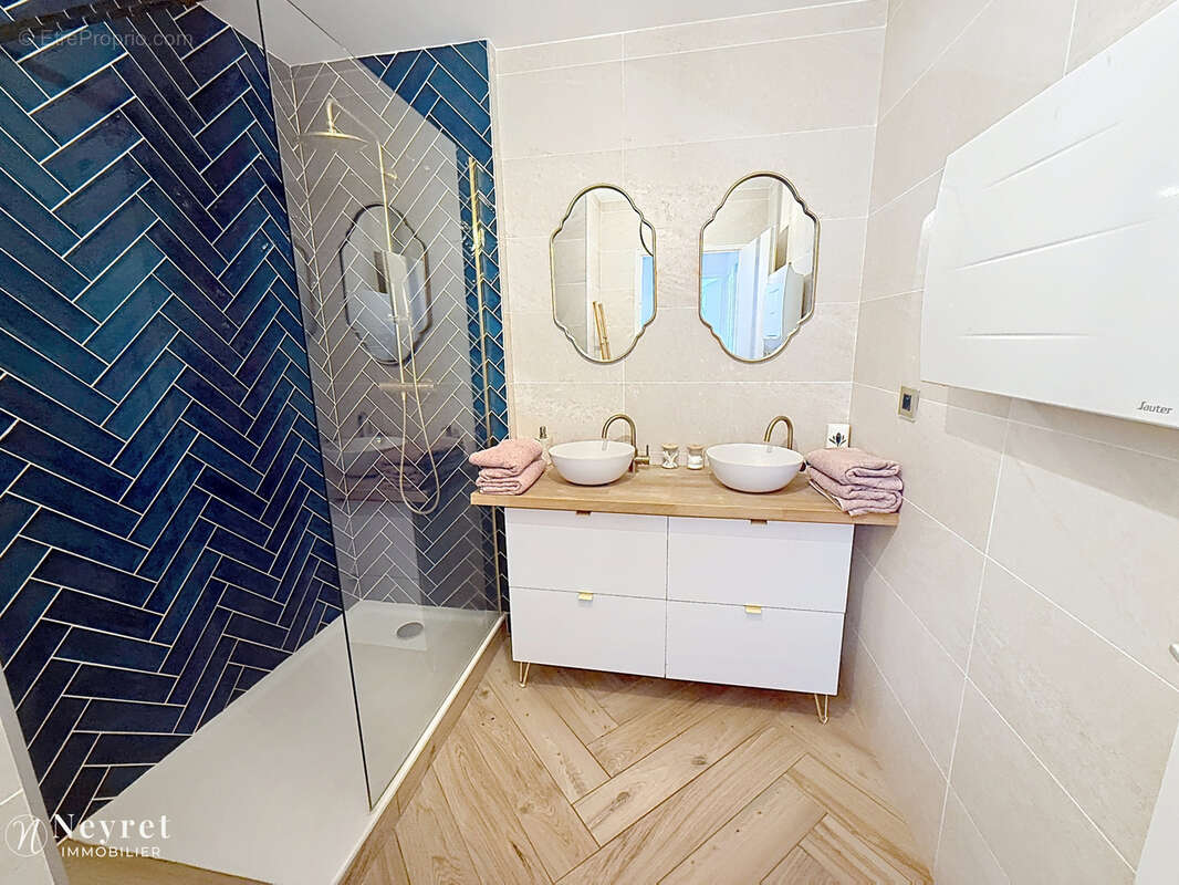 Appartement T3 de 61 m2 avec balcon, ascenseur et deux parkings   Limite Lyon 8 - photo 6