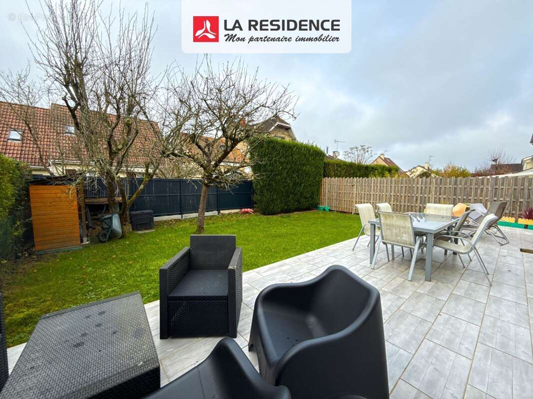 Maison à LE MESNIL-SAINT-DENIS