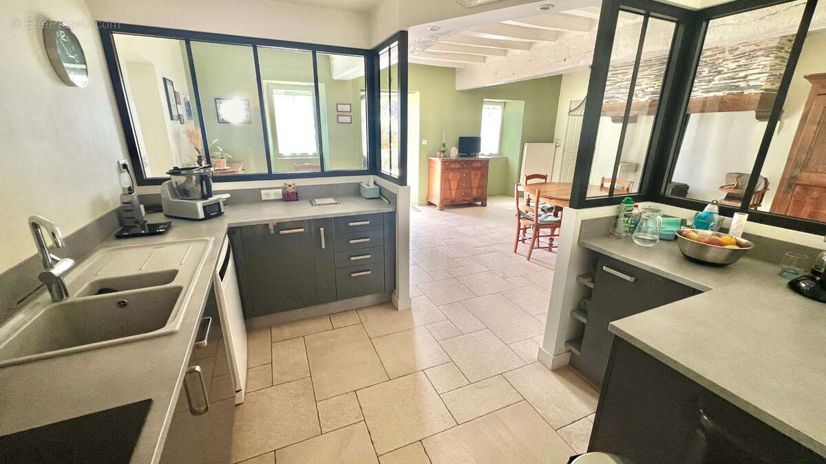 Maison à BECON-LES-GRANITS