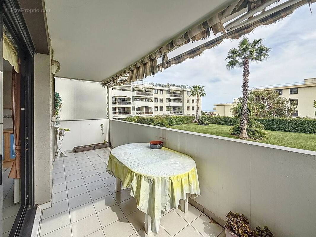 Appartement à SAINT-LAURENT-DU-VAR