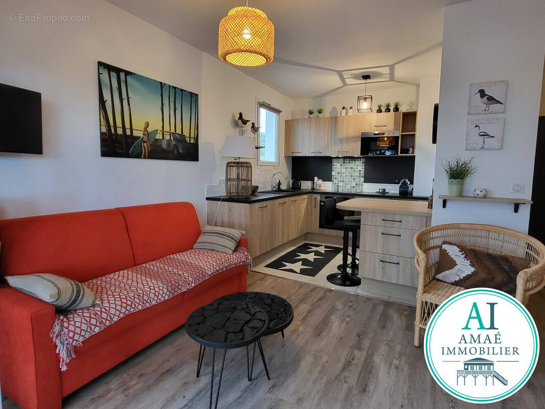 Séjour avec cuisine américaine - Appartement à LE BOUSCAT