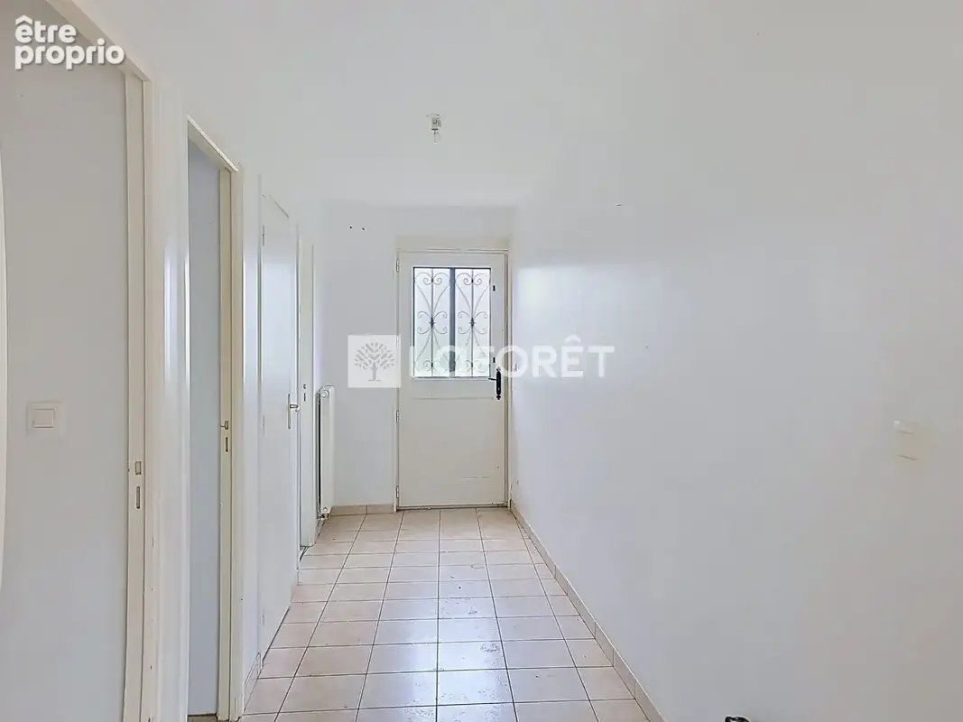 Maison  5 pièces 120 m2 à Bains - photo 5