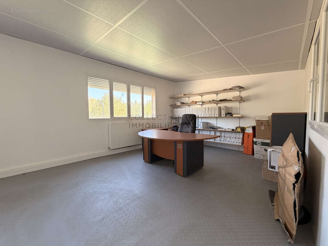 Local commercial auch de 2 600m2 - photo 12