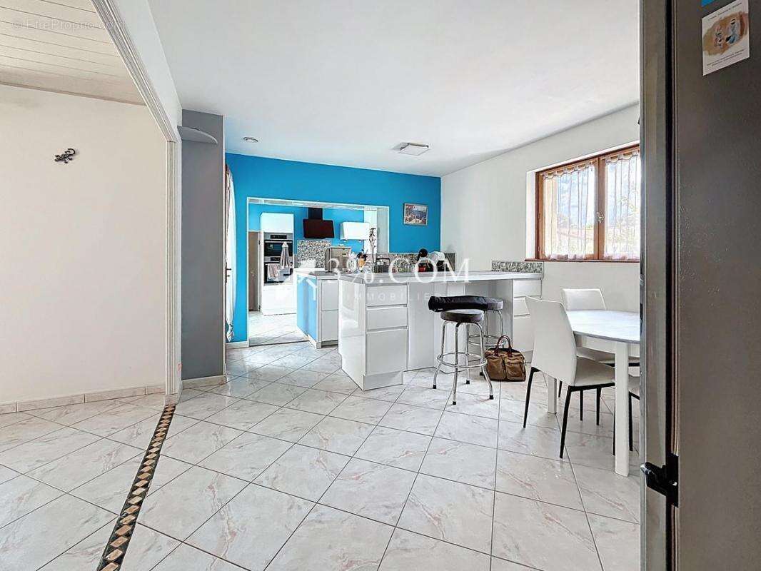 Maison à AOUSTE-SUR-SYE