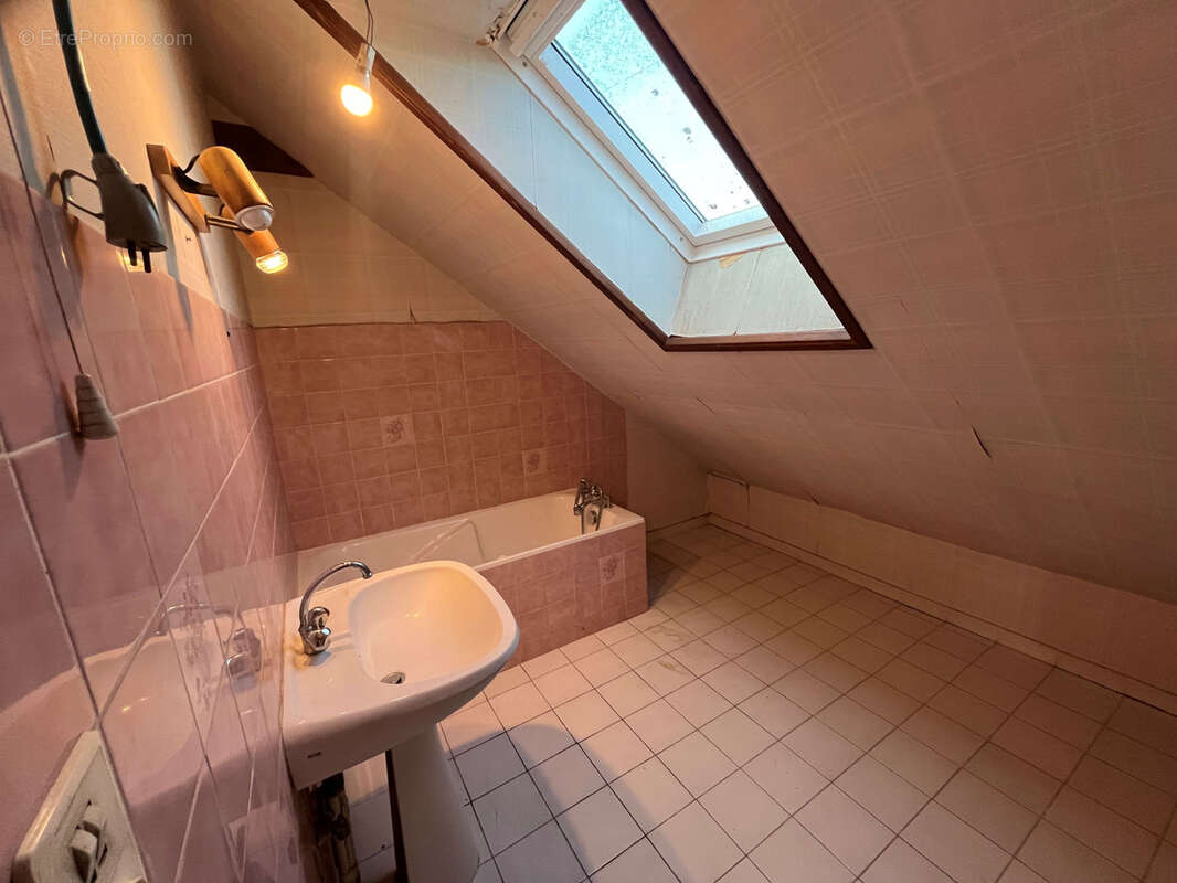 SIMANDRE Proche commerces: villa et dépendances - photo 23