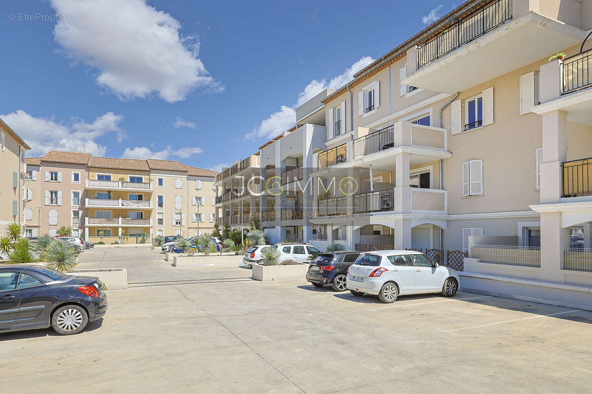 Appartement à LA CRAU