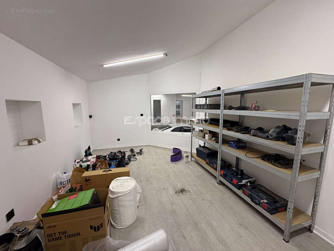 Commerce à PISSY-POVILLE