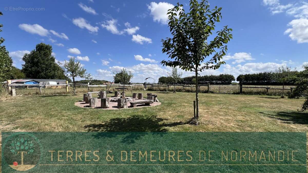 A vendre Propriété touristique de charme au cur de la campagne normande, offrant un cadre paisible et un fort potentiel d'activ - photo 24