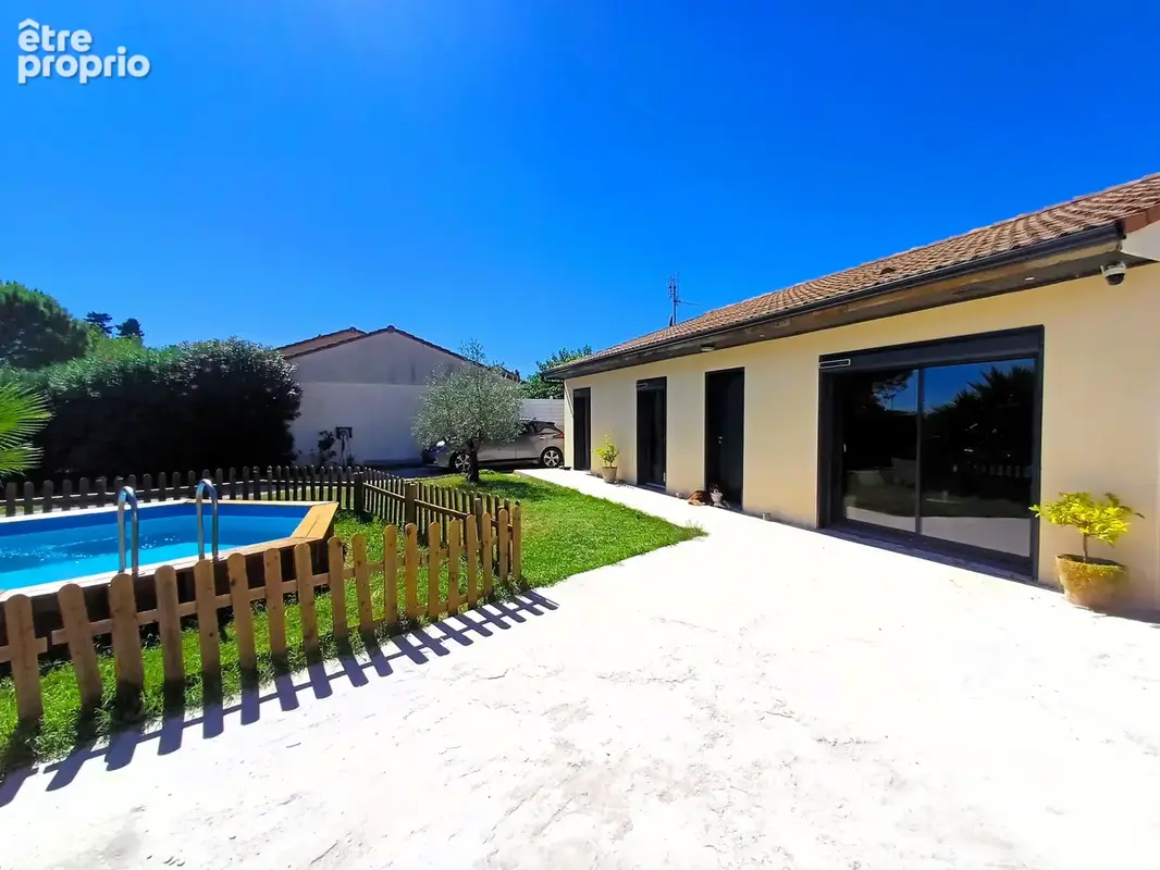 Maison plain pied 107 m2, grande pièce de vie, 3 chambres, garage et petite piscine - photo 2