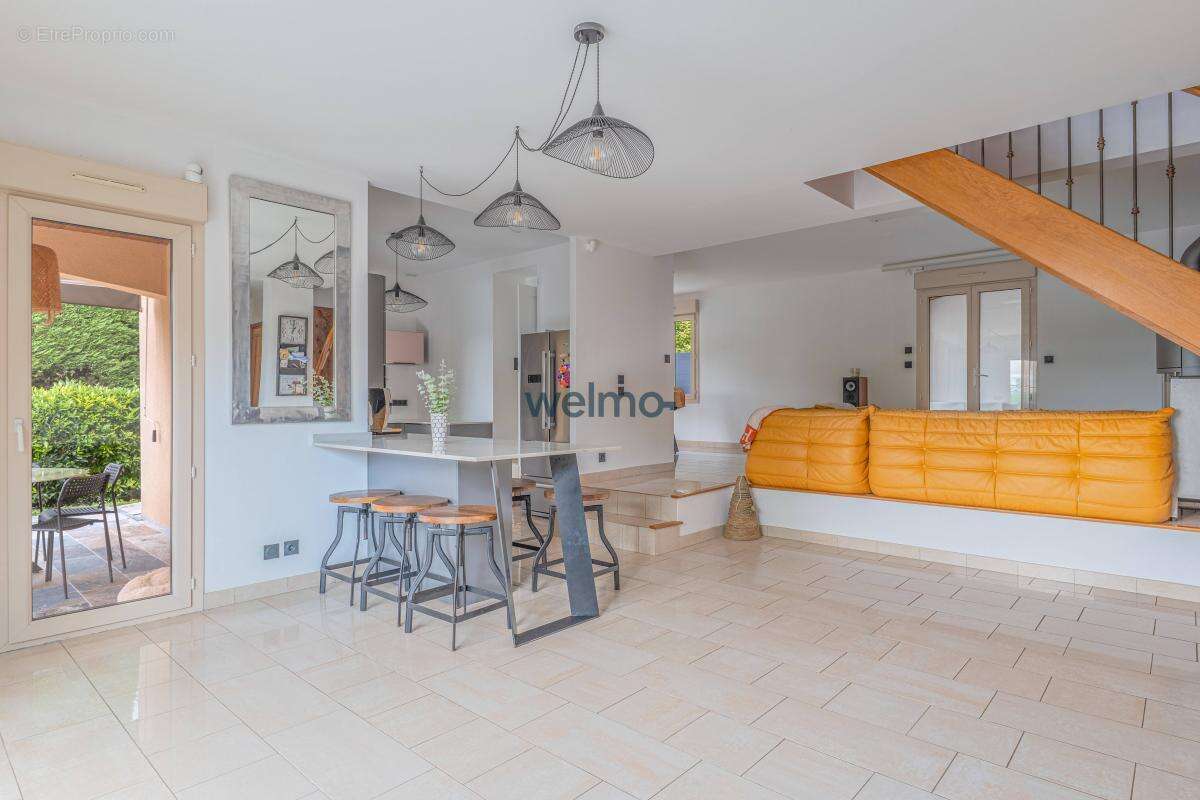 Maison à TASSIN-LA-DEMI-LUNE