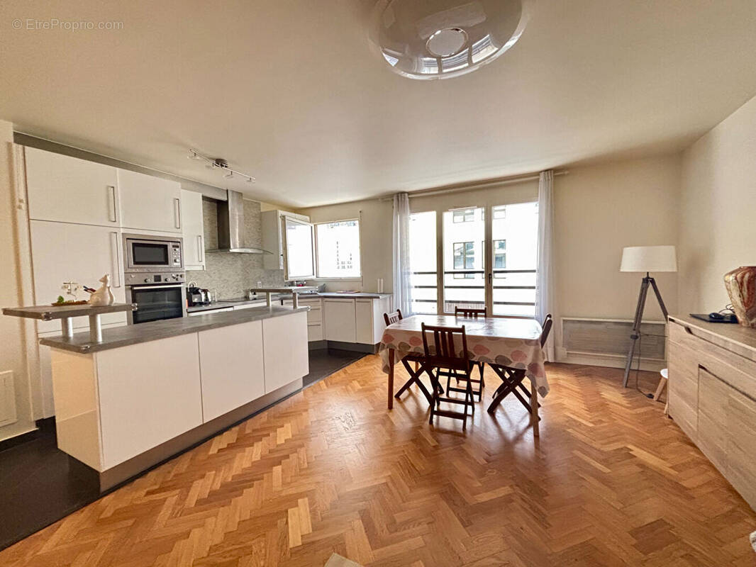 Appartement à LEVALLOIS-PERRET