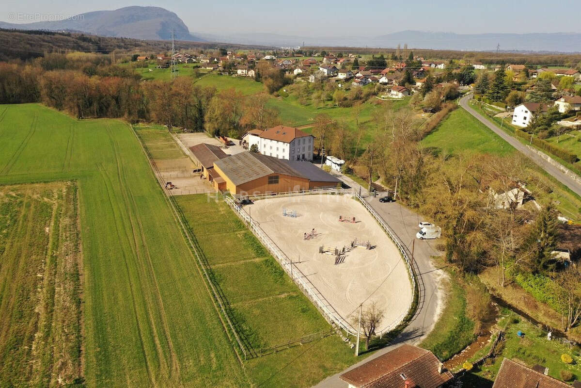 Maison 859 m² à Annemasse  - photo 2