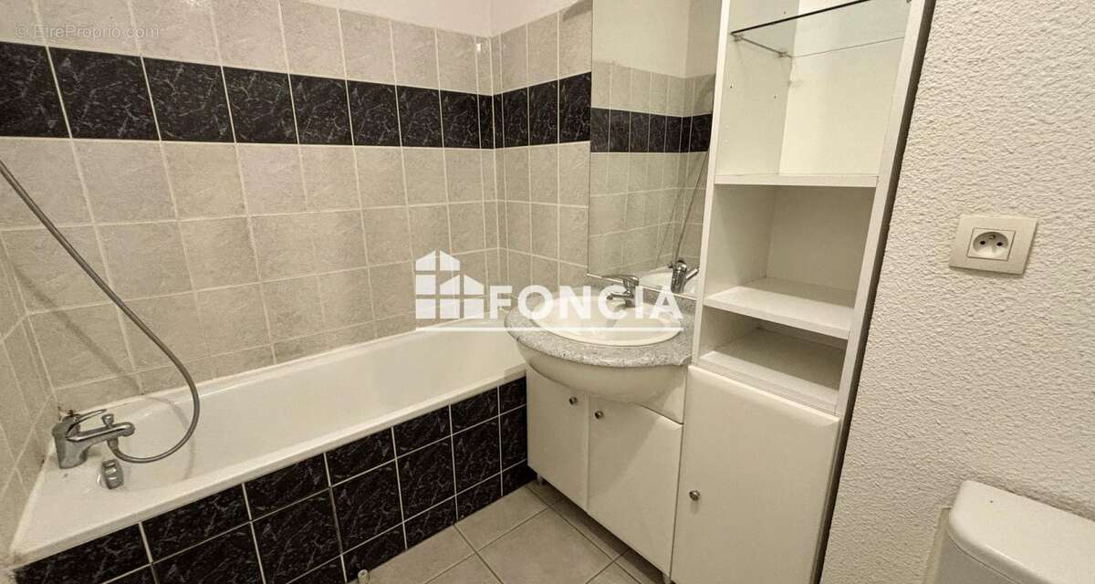 Dans résidence récente sécurisée avec gardienne, 2 pièces 33 m2 avec grand balcon + pkg en sous-sol, vendu libre de locataire - photo 5