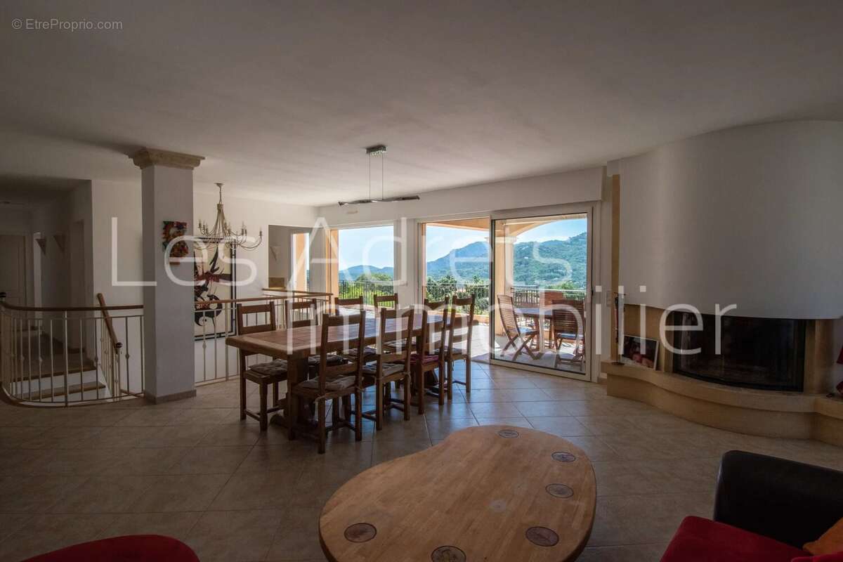 Maison à LES ADRETS-DE-L'ESTEREL