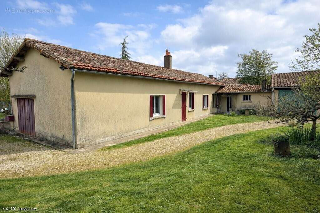 Maison de 2 Chambres En Pierre de Plein Pied Dans un Hameau Calme - photo 2