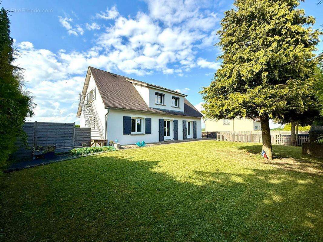 Maison à TREMBLAY-LES-VILLAGES