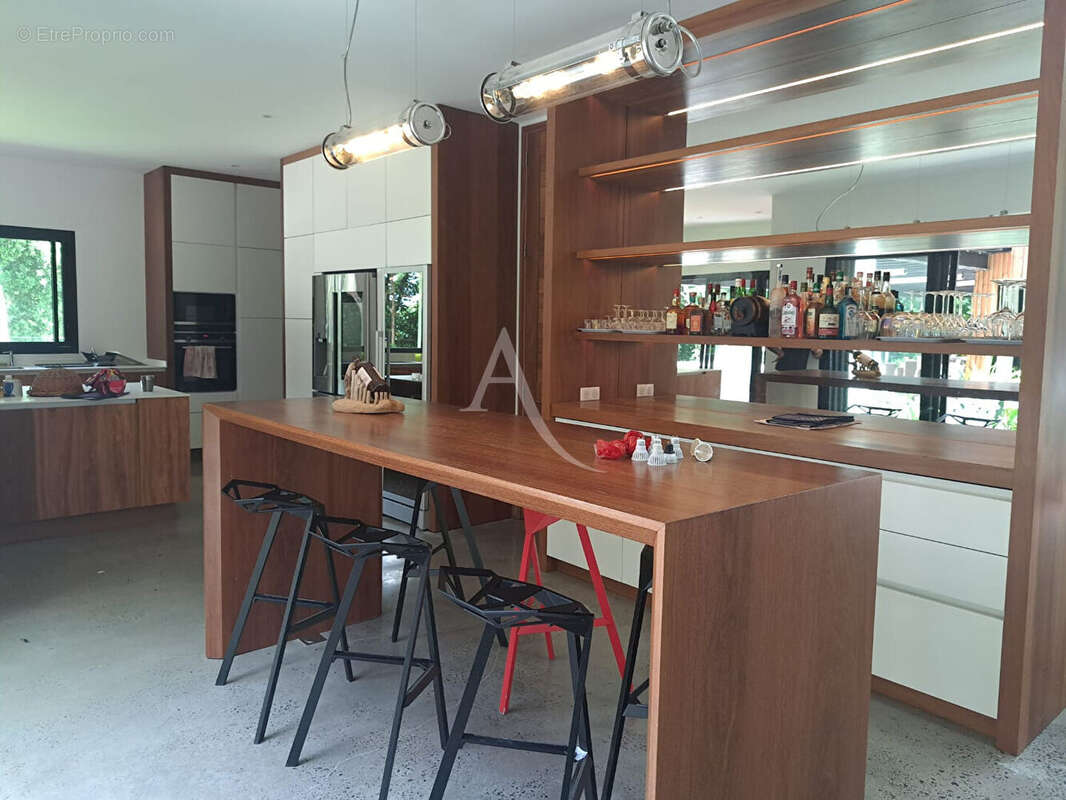Demeure de prestige à Fort-de-France de 395 m² ( terrain de 71274 m²). - photo 5