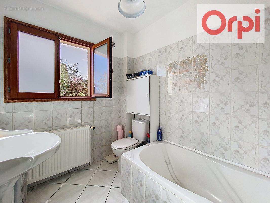 Maison à LES CLAYES-SOUS-BOIS