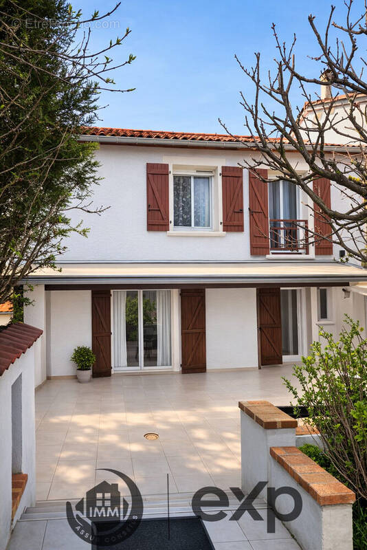 Maison à JONS